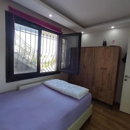 Lake View Apartment *